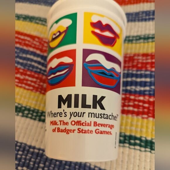 Vintage 90s plastic milk cups lot - Picture 2 of 13